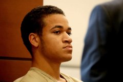 诉讼声称，Parkland射手的兄弟Zachary Cruz在监狱中遭到酷刑