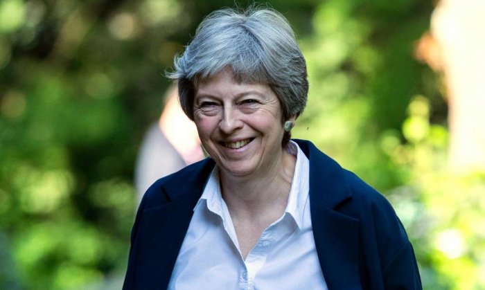 Theresa May面临英国退欧期权重启动荡